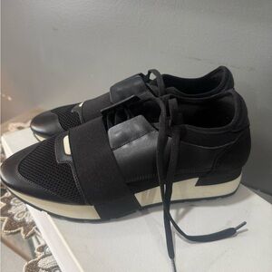 Balenciaga Women's Sneakers in Black and Cream